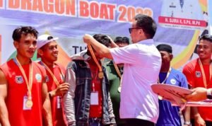 Muna Barat Juarai Kejurnas Dragon Boat Teluk Tomori 2023