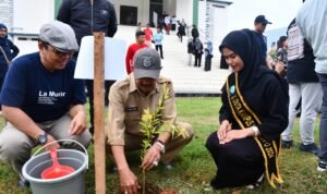 Peringati Hari Amal Bhakti Kemenag Ke-78, IAIN Palopo Gelar Tanam Pohon 
