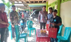 Apresiasi Kinerja Karyawan, Pimpinan PT GNI Silaturahmi dan Berikan Bingkisan