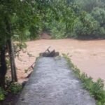 Jembatan di Rompegading Maros Putus Diterjang Banjir, 9 Kepala Keluarga Terisolir