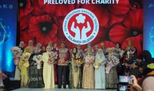 Ketua Dekranasda Luwu Raih Penghargaan Fashion Show Dekranasda