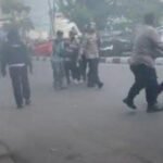 Demo Ricuh Depan Unismuh Makassar, Polisi Amankan 8 Mahasiswa