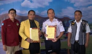 Tingkatkan SDM Bidang Pendidikan, FTKOM UNCP Teken MoA dengan Bandar Udara Lagaligo Bua
