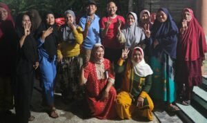 Dukungan Tak Terbendung, Emak-emak di Telluwanua Kompak Menangkan Trisal-Akhmad