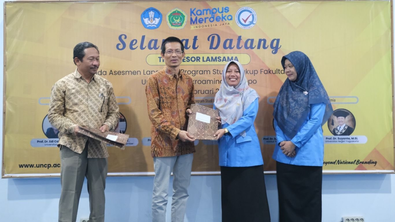 Enam asesor dari Lembaga Akreditasi Mandiri Sains Alam dan Ilmu Formal (LAMSAMA).