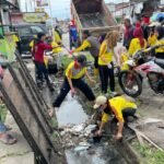 Peringati Hari Peduli Sampah Nasional, Mahasiswa KKNT UNCP Gelar Bakti Sosial di Tomoni