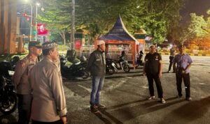 Kapolres Palopo Turun Langsung Pantau Pengamanan Salat Tarawih di Sejumlah Masjid