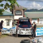 Sampah Produk Kedaluwarsa hingga Limbah Medis Berserakan di Pasar Bua, Warga Luwu Gelar Aksi Protes