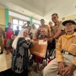Wabup Puspawati Salurkan Bantuan Tunai untuk Ratusan Lansia di Angkona dan Kalaena