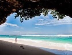 Destinasi Wisata Pantai Tersembunyi yang Wajib Dikunjungi Tahun Ini